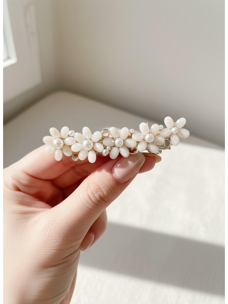 

Sweet Pearl Hair Clip – Elegant Spring/Summer Floral Duckbill Bangs & Side Clip for Women