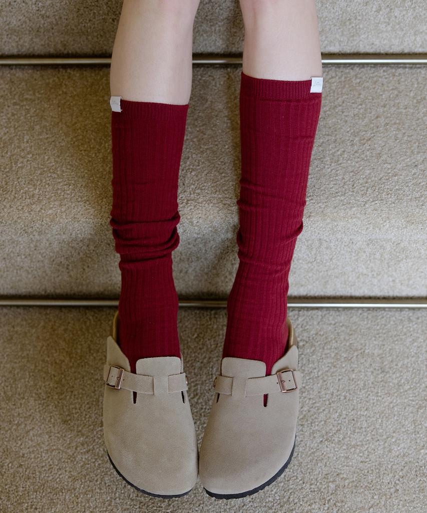 LETTER FROM MOON Letters Soft Knee-High Socks (Burgundy)