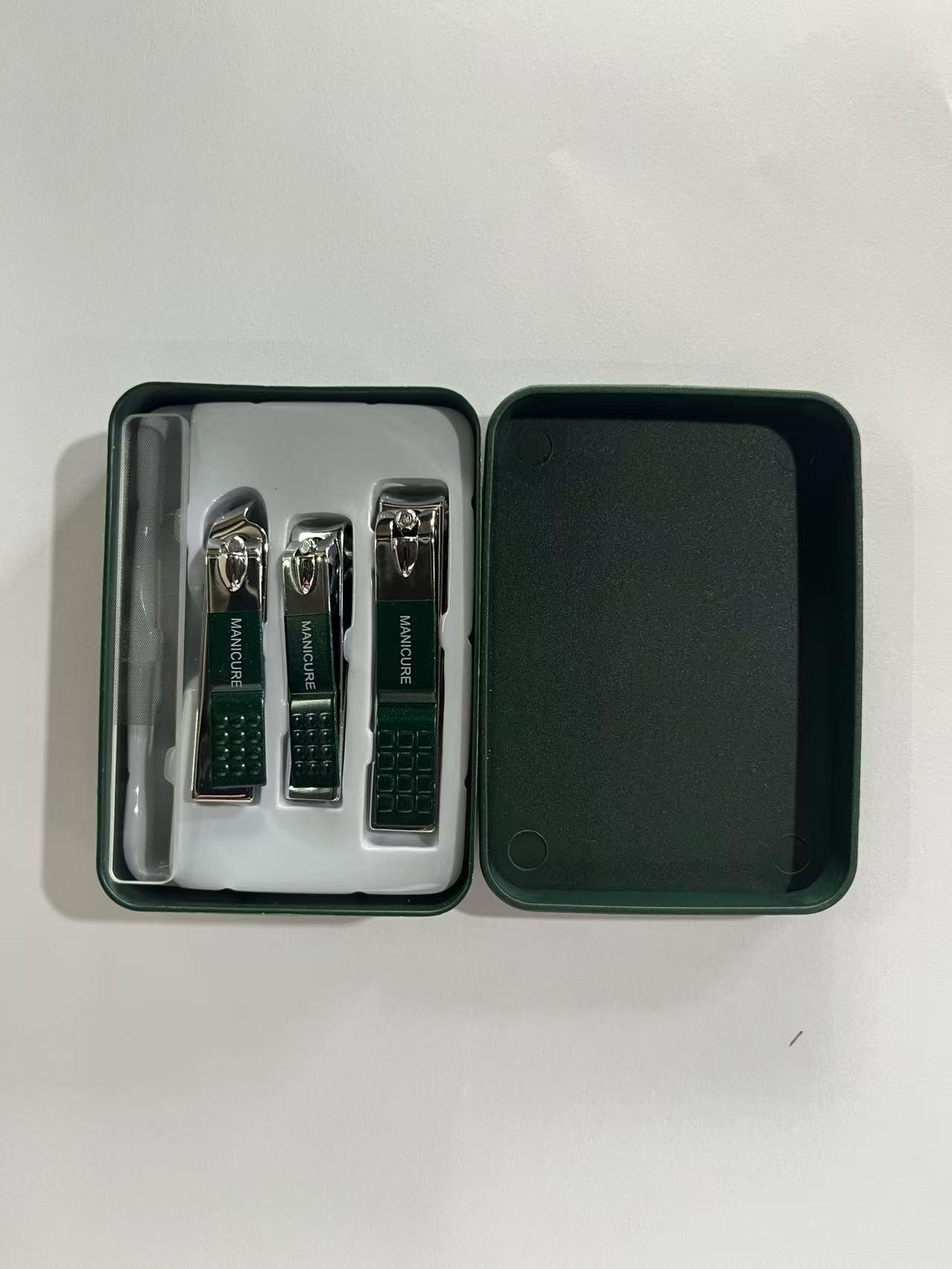 

Dark Green 4-Piece Manicure Set: Slanted Nail Clippers & Files