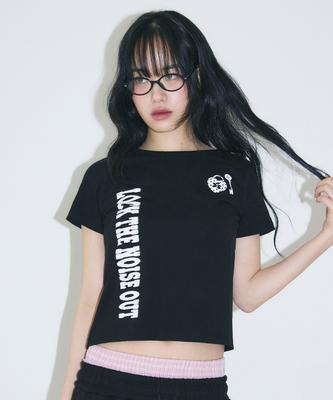 Seulliggeullou Unlocked Semi-Crop T-Shirt [Black]