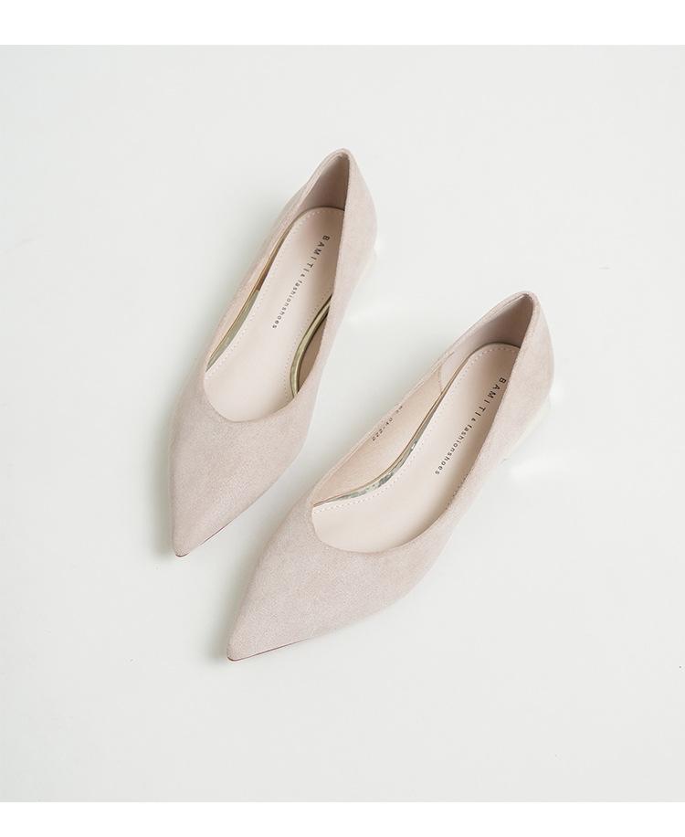 Single shoes women's thick heel autumn new versatile soft leather light mouth flat heel low heel pointed tip ladyshoes