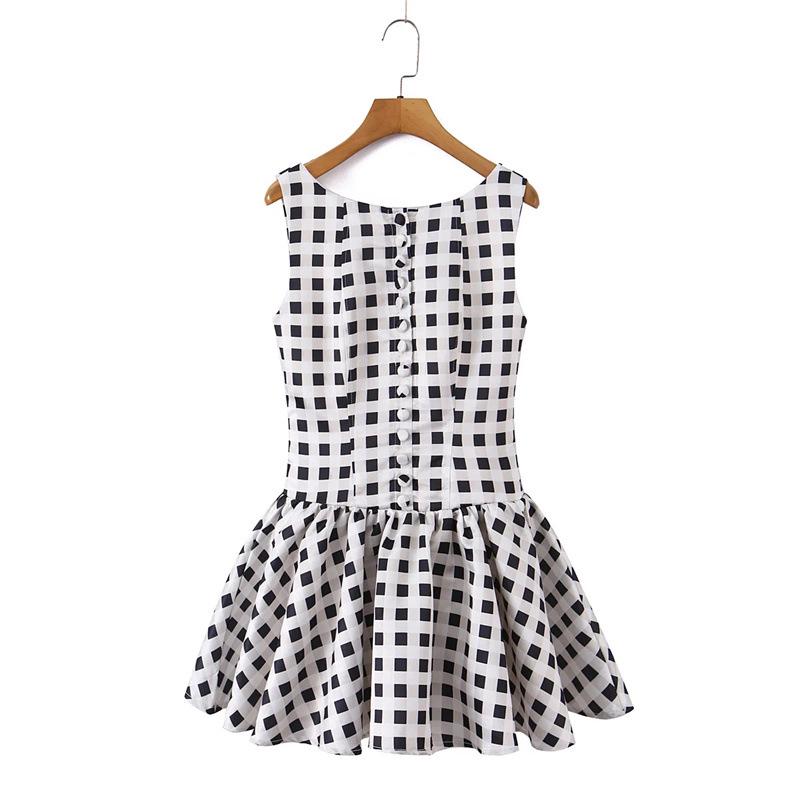 Sweet & Spicy Plaid A-line U-neck Sleeveless Dress with Waist-cinching Single-breasted Detail