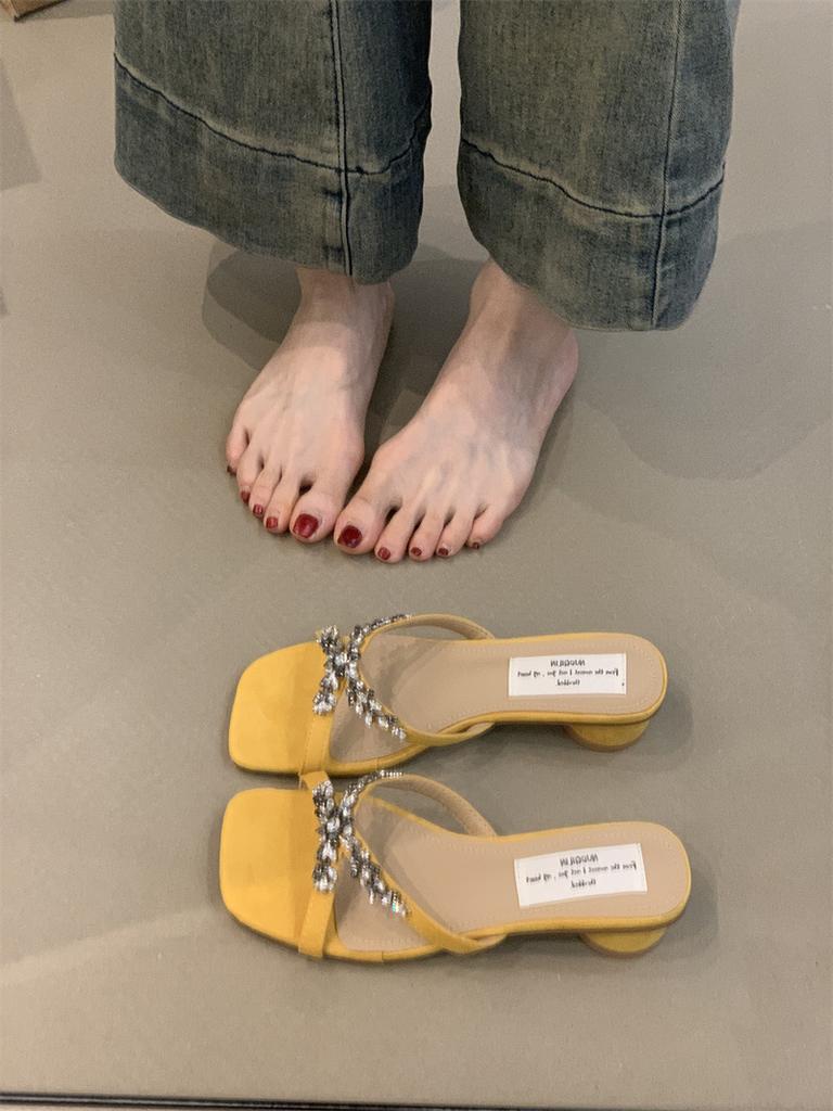 2025 summer French temperament socialite rhinestone open-toed word with thick heels high heels gentle fairy cool slippers