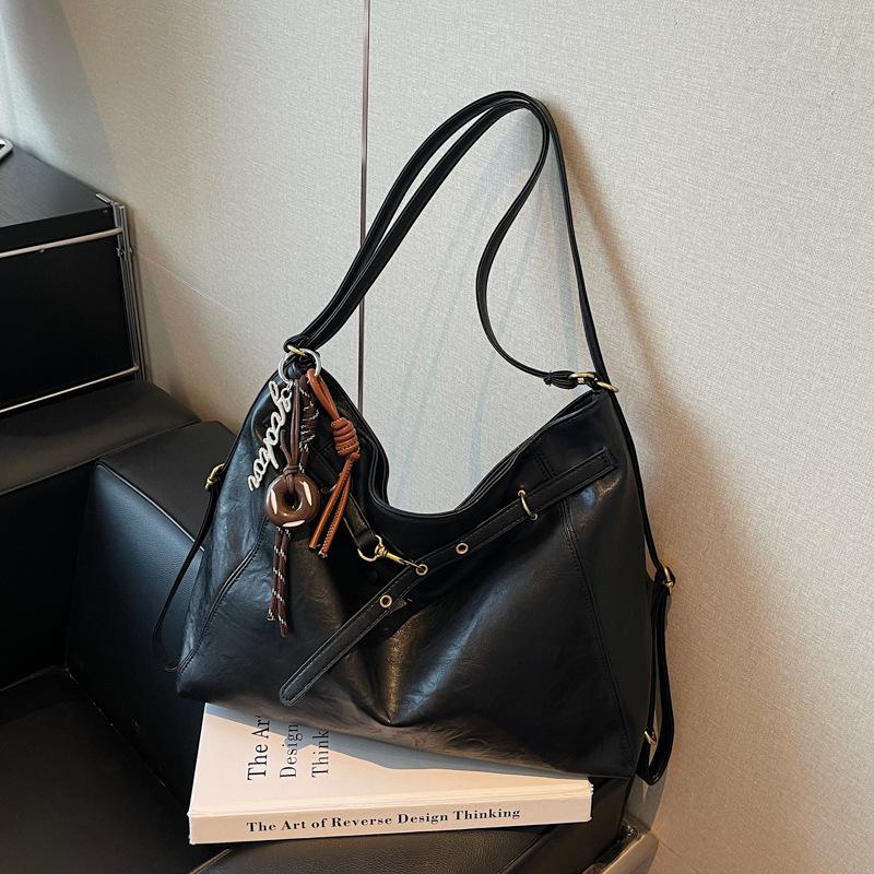 Large Capacity Retro Versatile Shoulder Tote Bag Women's Autumn and Winter New Fashion Commuter Bag Backpack