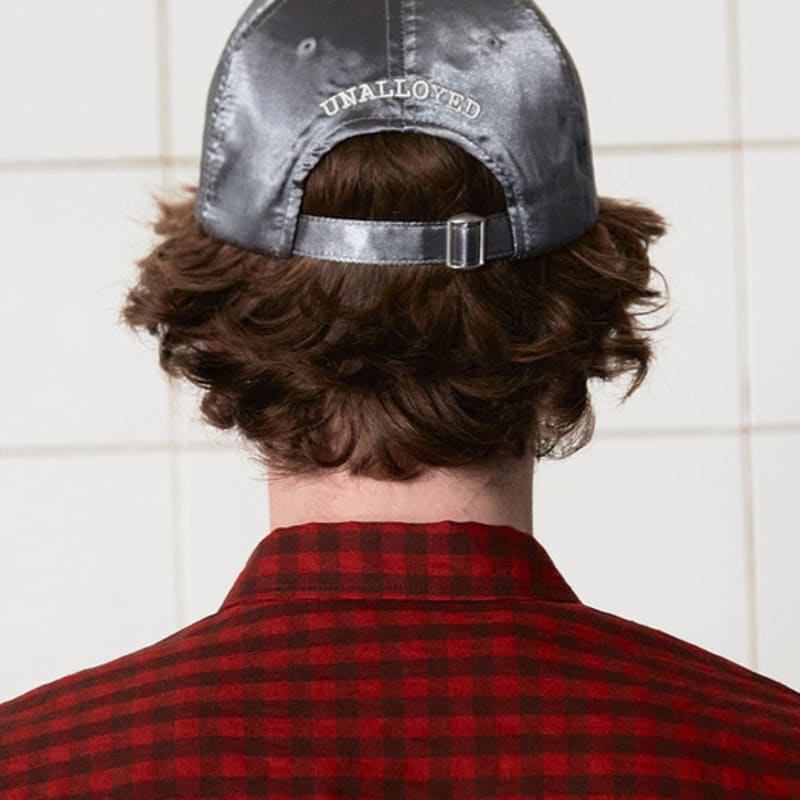 UNALLOYED UR LOGO SATIN CAP / GREY