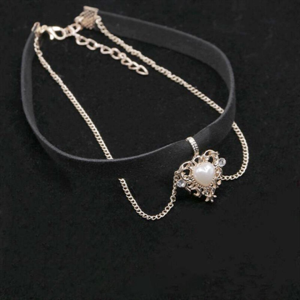 Retro Gold Color Hollowed-out Lacework Heart Pendant Metal Chain Tassels Black Velvet Necklace for Women Party Choker Jewelry