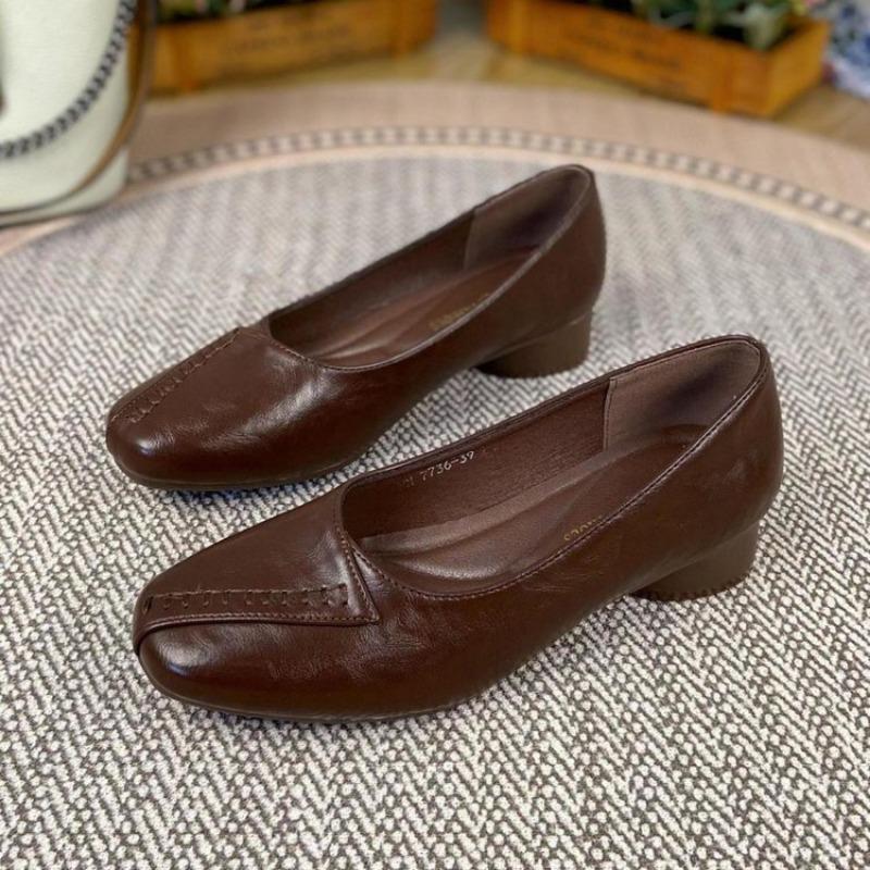 Soft-soled Low-heeled Small Leather Shoes Women's Autumn New Square-headed Versatile Light-mouth Commuter Fashion Shoes