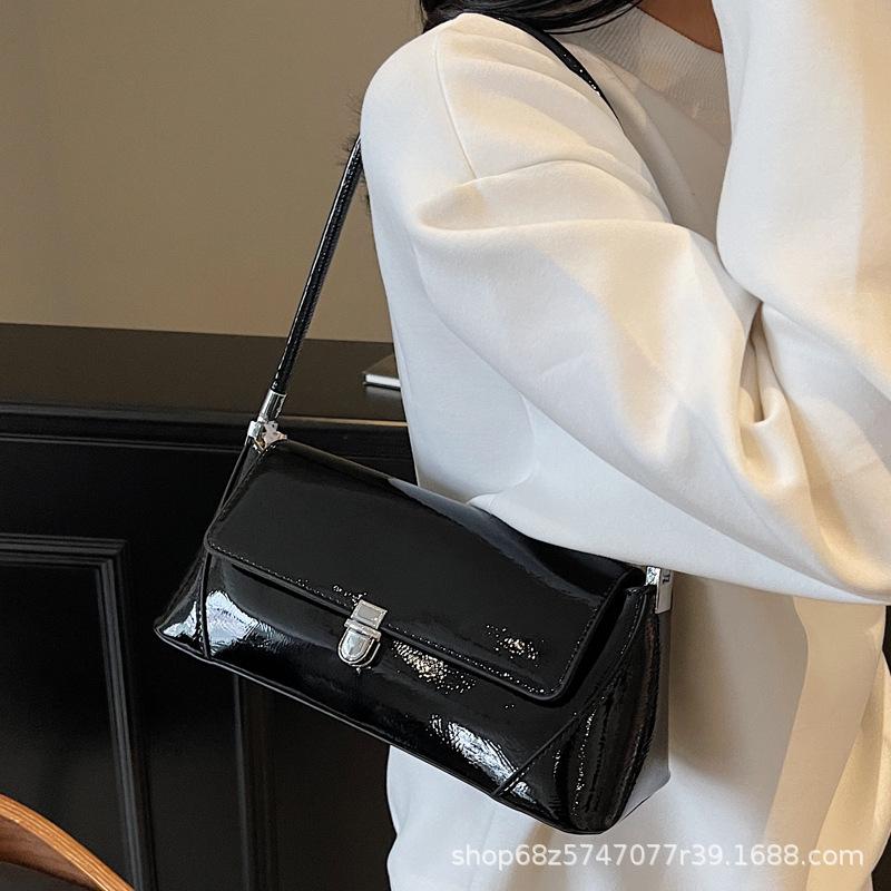 2025 New Retro Baguette Underarm Bag, High-end Glossy Hand Bag, Niche Versatile Medieval Shoulder Bag