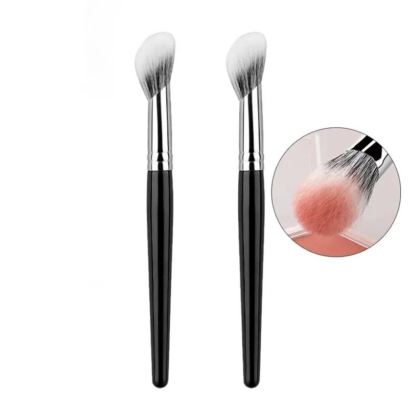 Peach Heart Blusher Brush Powder Blush Cream Liquid Blush Makeup Brushes Flat Small Precise Blush Brush Makeup Tools