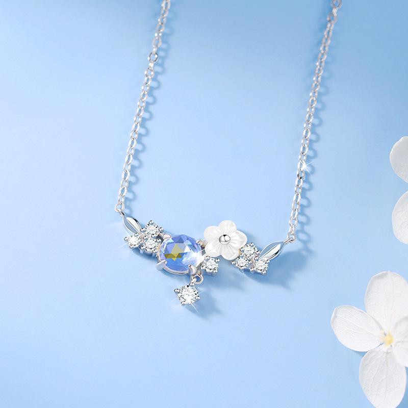 Elegant Unfading Flower Necklace - High-End Clavicle Chain Gift for Women