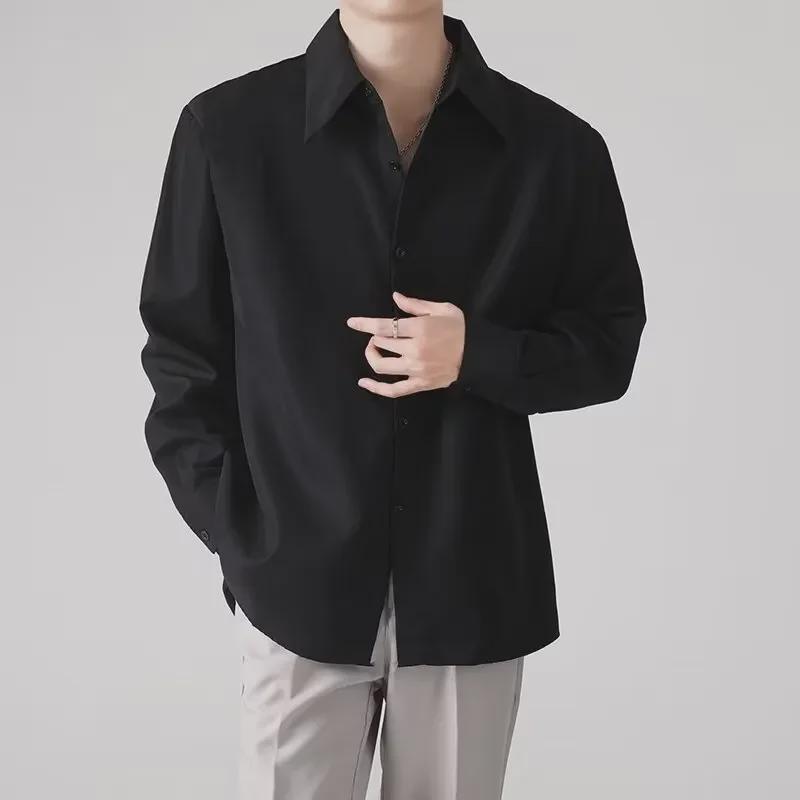 Pánská trendy bílá košile s dlouhým rukávem v korejském stylu s vycpávkami na ramena na jaro a podzim