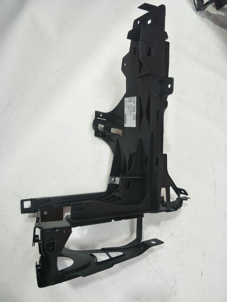 Fäste för höger strålkastare för BMW F10/F18 51647200794