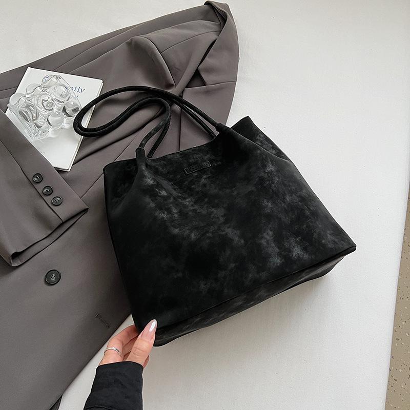 College students class tote bag women 2025 new trendy high-end shoulder bag large capacity fashionable versatile commuter bag