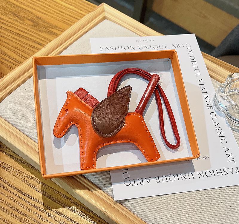 

Ангел Пегас Ручной работы Брелок из овчины - Милое украшение для женской сумочки и брелок для ключей от машины