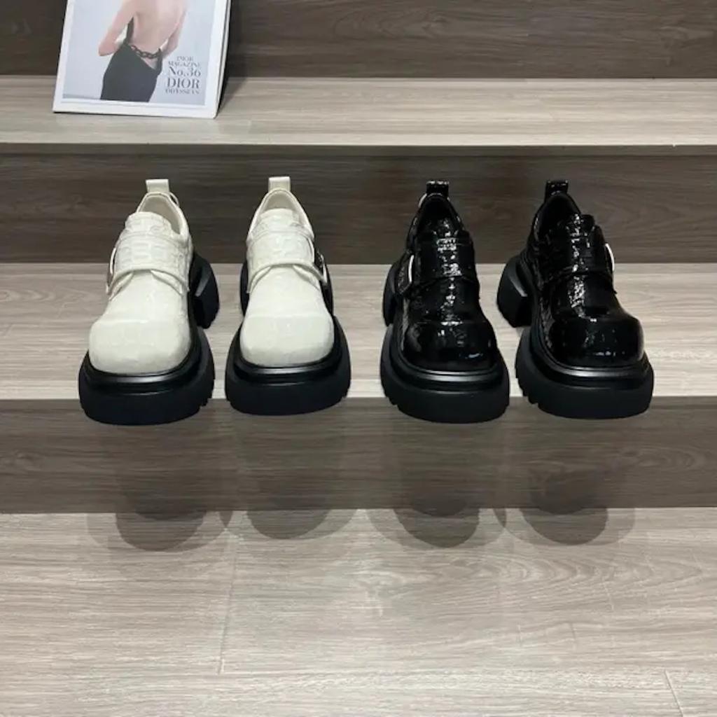 British trendy cool square head small leather shoes for women's 2025 autumn new models, Jue Jue Zi thick-soled heightening metal buckle loafers