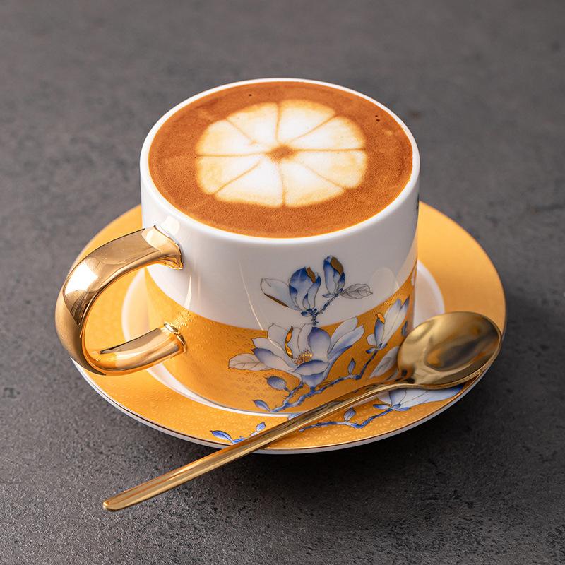 

Personalized Chinese Ceramic Milk Cup Breakfast Mug With Saucer Spoon For Office Home Coffee Bar Luxury Drink Vessel Wholesale 200ml