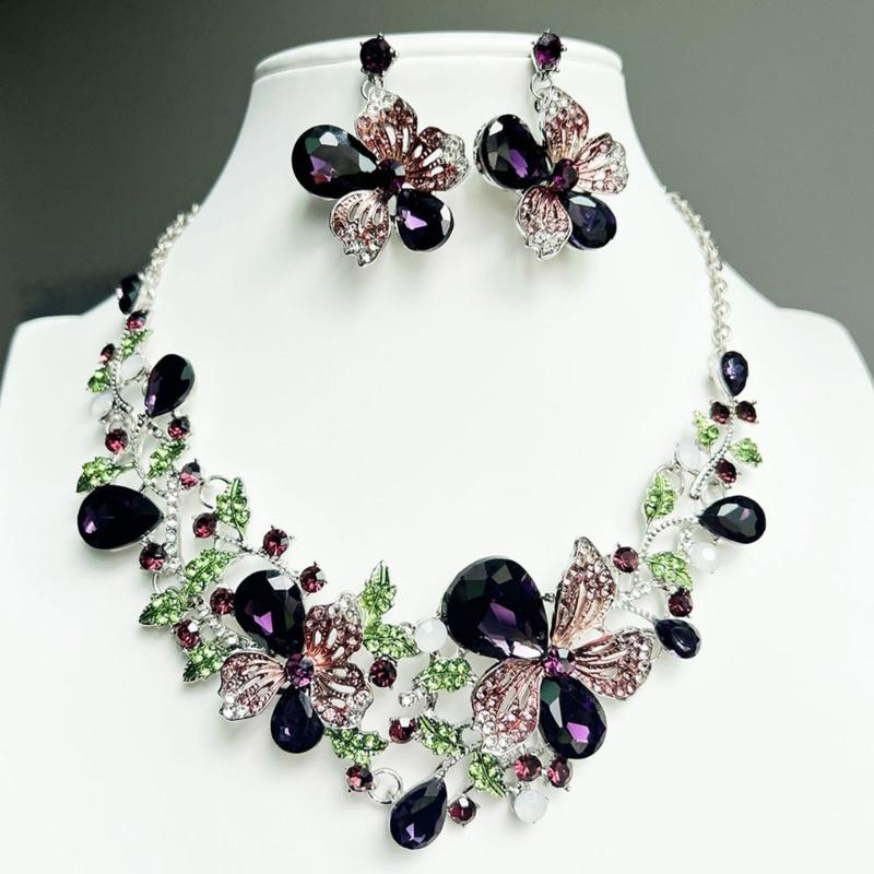 Fashionable Zinc Alloy Floral Jewelry Set with Rhinestones Comfort Fit Necklace And Earrings For Versatile Outfits
