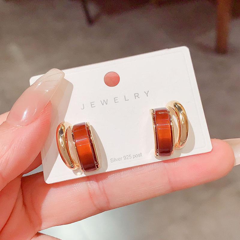 

Элегантные минималистичные серьги-пусеты с изгибом: Женская мода, нишевый дизайн с серебряной иглой, универсальный и трендовый