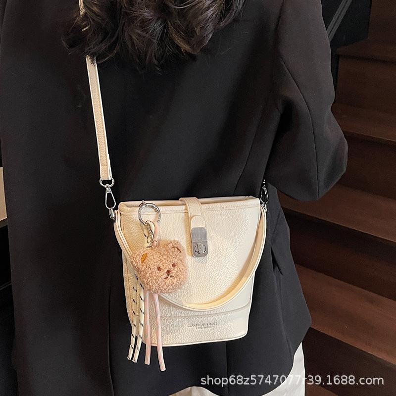 Handbag Bag Women's 2025 New Fashion Niche Design Shoulder Bag Women's Bag Crossbody Bag Simple Trend Bucket Bag
