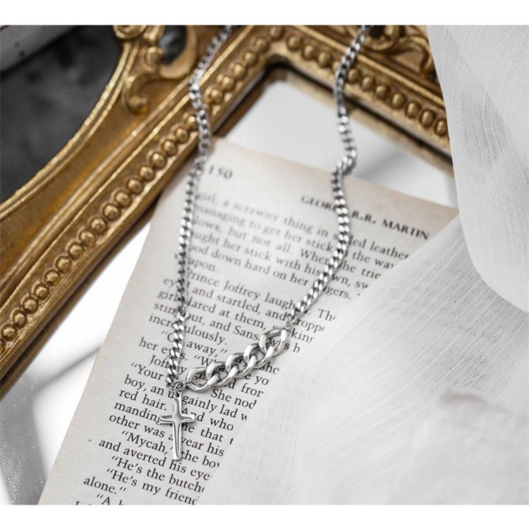 Stylish Women's Hip Hop Choker Necklace - Trendy Clavicle Chain with Cross Design