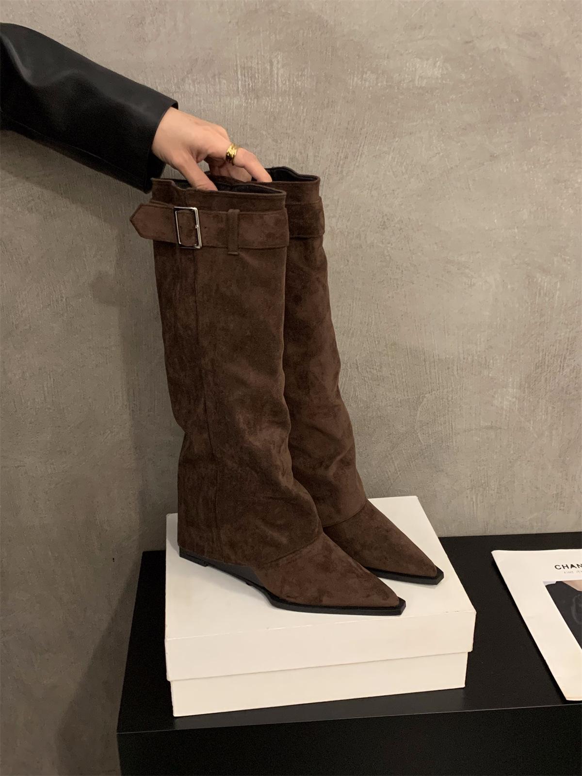 

Ботильоны на танкетке, на высоком каблуке, с острым носком, из замшевого ворса, средней длины, ботинки-рыцари, женская обувь 2025, зимние облегающие длинные сапоги 39