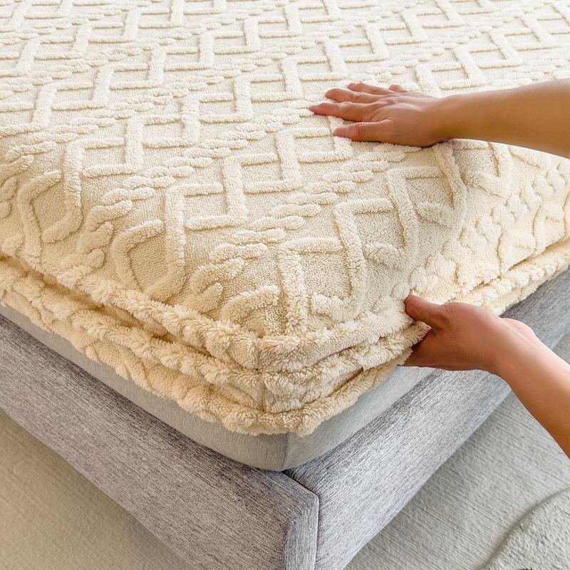 Jacquard Bed Cover 3D Embossed Velvet Mattress Cover Tafferta Bedsheet Winter Warm Fitted Sheet Mattress Protector Thickened