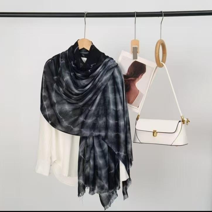 Gradual change tie-dye scarf headscarf niche artistic cotton and linen scarf beach travel sunscreen shawl
