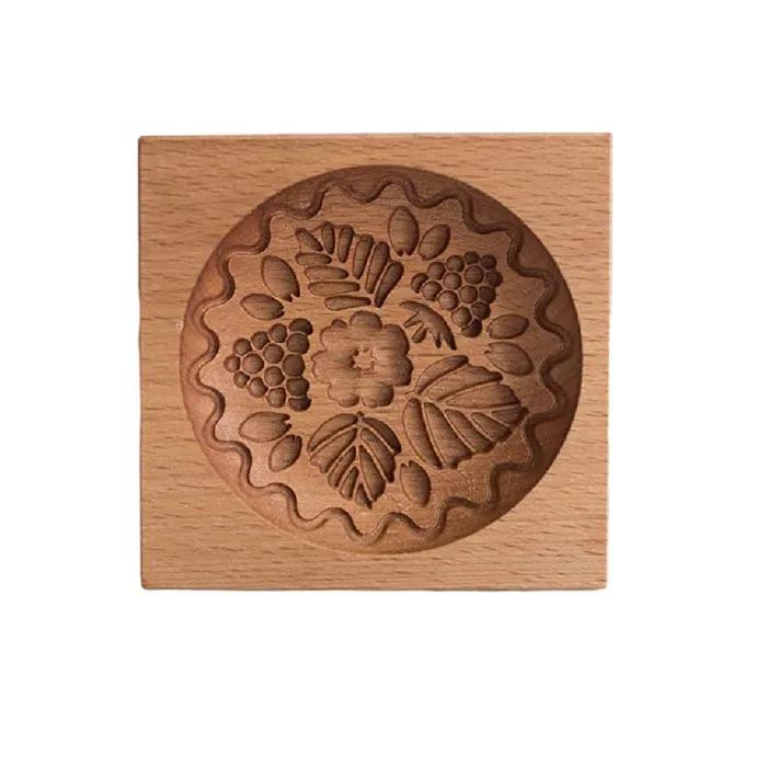 Wooden Biscuit Mold Portable Kitchen Wooden Gingerbread Cookie Molds Wood Color Rose Pine Cones Flowers Mould Baking Cake Tools