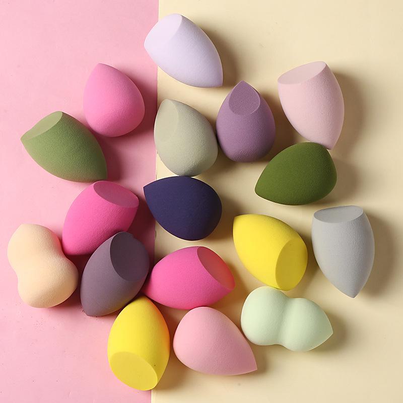 Mjuk sminksvamp i äggform för dubbel användning, för torr och våt applicering