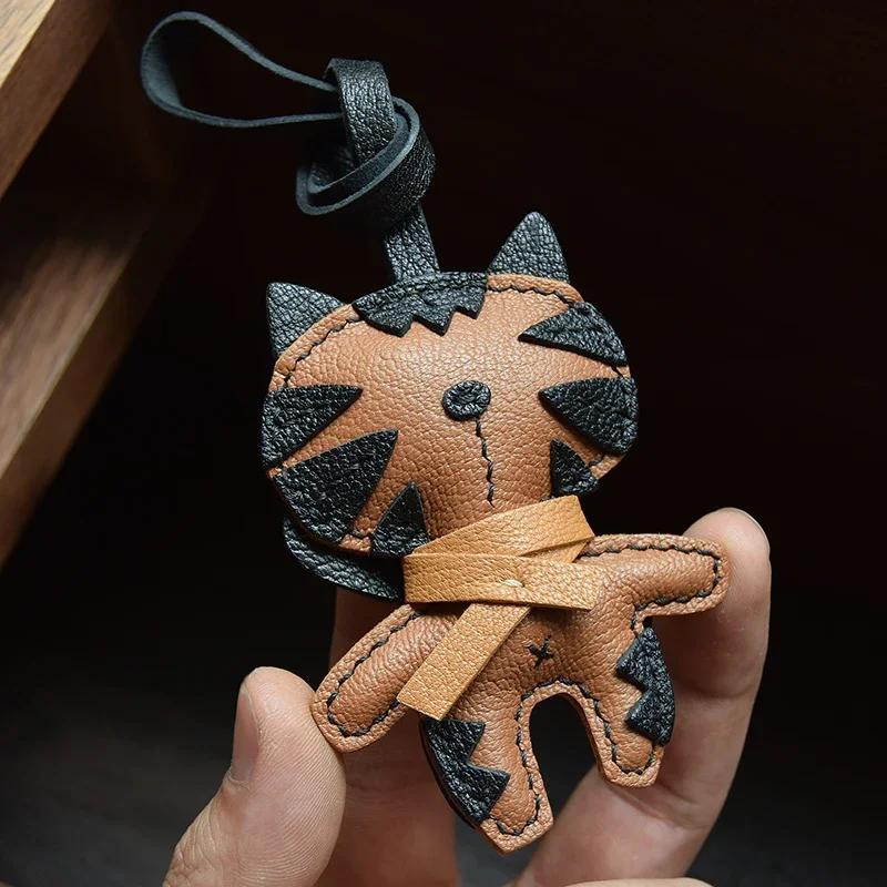 Elegant Ragdoll Cat Keychain Genuine Leather Car Key Holder - Stylish Purse Charm for Women