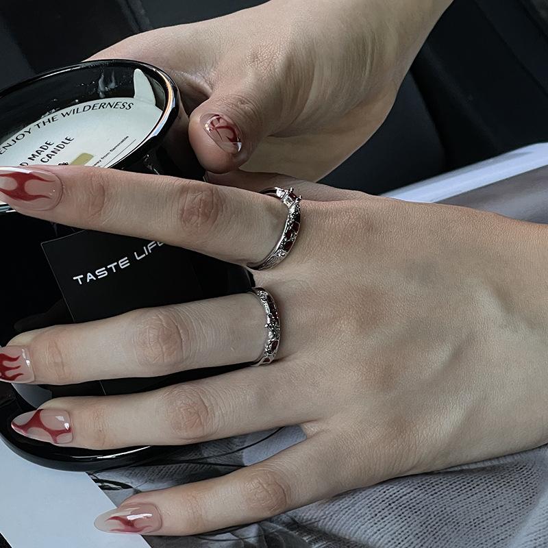 Schachbrett Karo Rot Tropfenglasur Offener Ring Retro Nischendesign High-End Zeigefingerring Stapelbar Tragen Partnerring