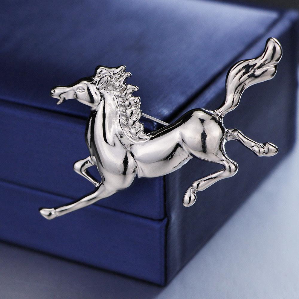 Retro Zodiac Galloping Horse Brooch: Three-Color Enamel Pin Accessory for Men