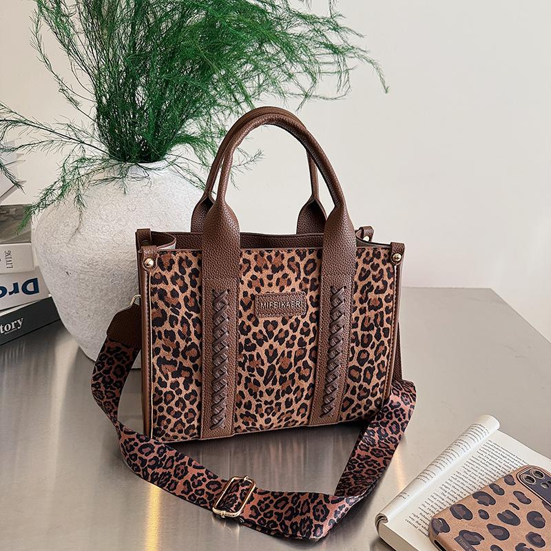 Leopard Print Niche Design Fashion 2025 New Small Square Bag Classic Woven Handbag Women's Bag Women's Messenger Bag