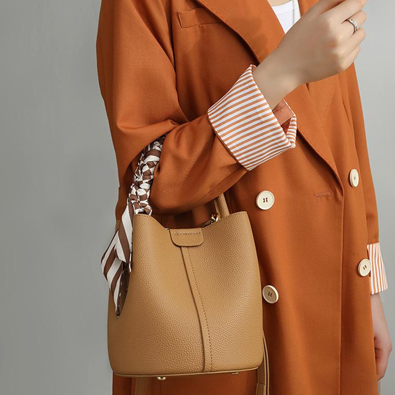 This Large-capacity Bucket Bag Features A Niche Design. It's A Red Wedding Bag for Brides and Is Versatile for Women In Summer