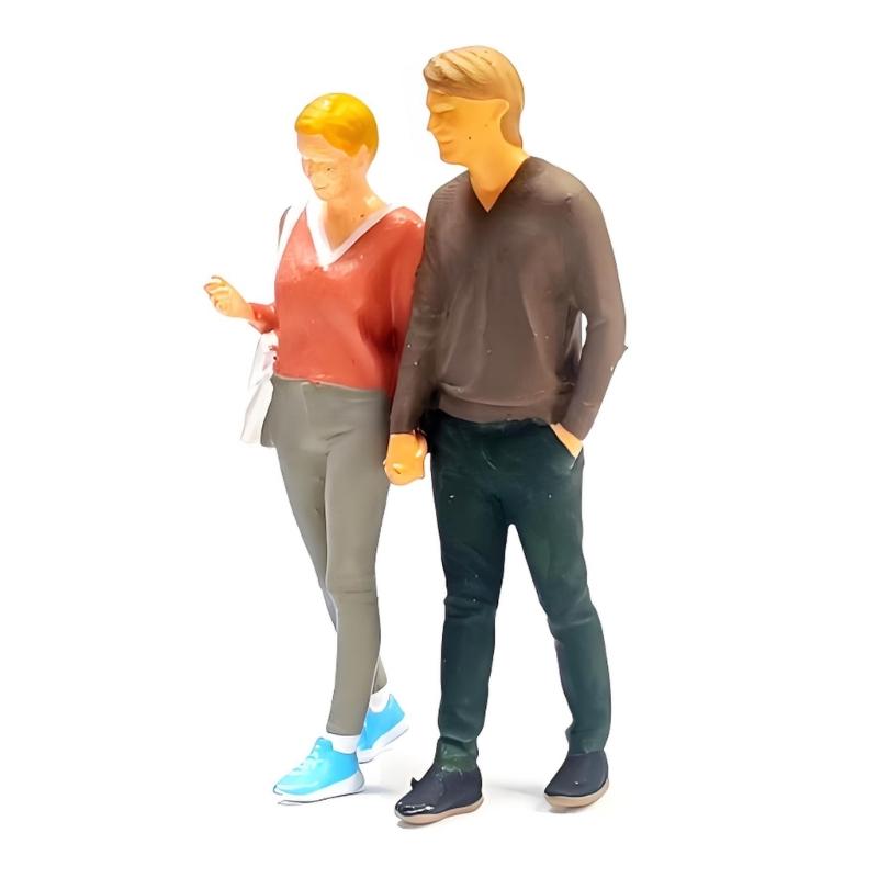 1/64 Scale Resin Miniature Couple Figure For Realistic Model Train Architectural Scene Decors And Collectible Display