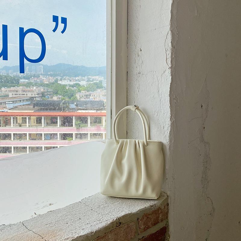 Square pleated versatile small bag women's spring and summer new soft portable casual shoulder messenger bag tide