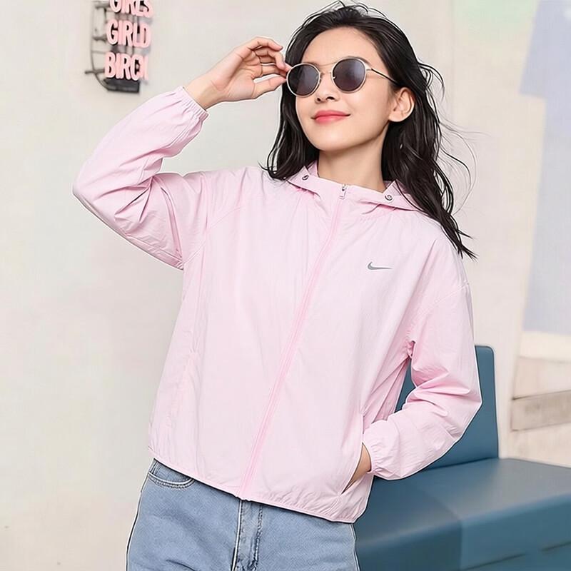 Nike Women s Woven Hooded Jacket S