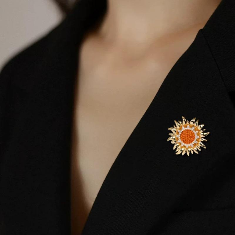 Sunflower Brooch - Retro Style Flower Pin, Unique and High-end Accessory with A Sophisticated Touch.