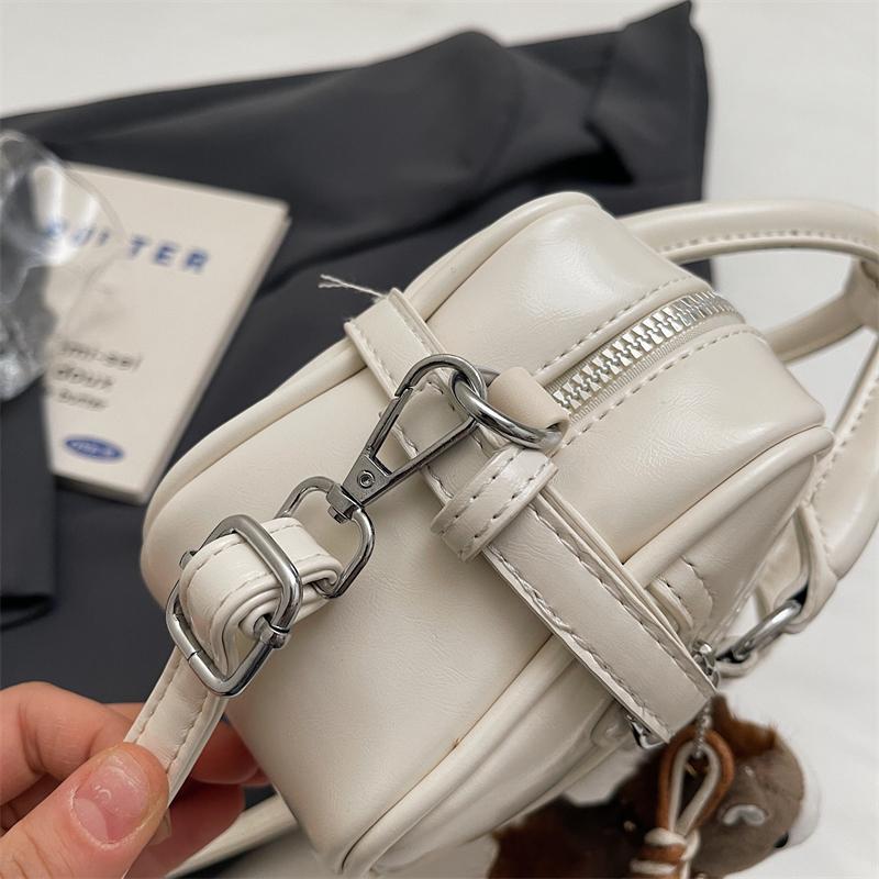 Fashionable Compact Square Handbag for Women Simple Shoulder Bag Crossbody Ideal for Commuting And Casual Use