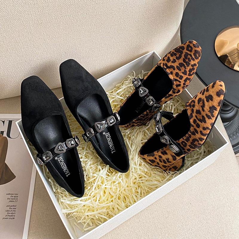 Yixinda temperamentní malé čtvercové hlavy láska leopardí potisk cvočky pásek mělké Mary Jane jednobotky ženy