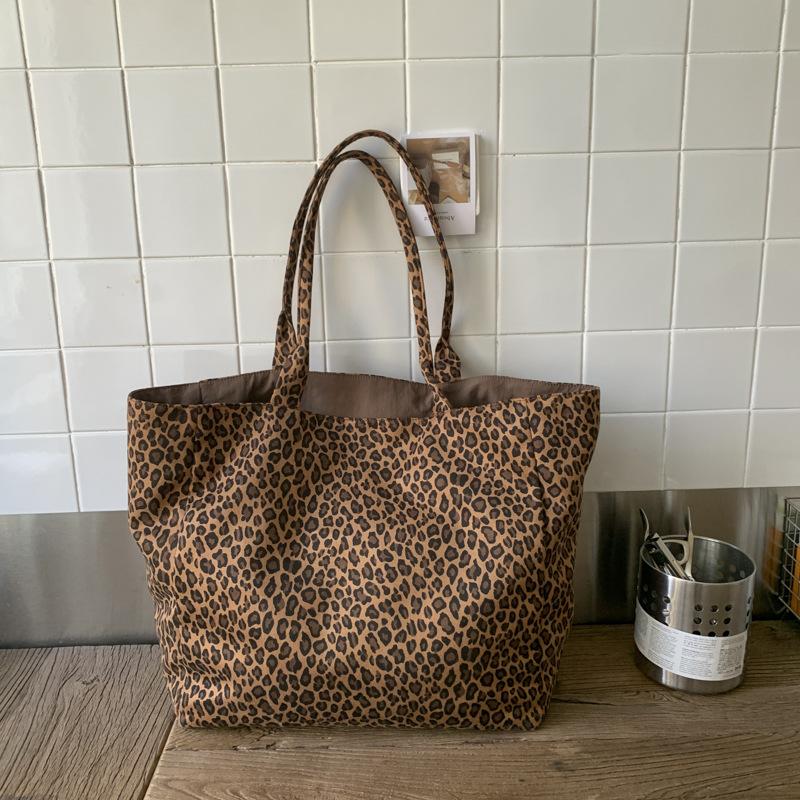 

Laid-back Style Underarm Bag Lady s Bag Tote Bag Fashionable Shoulder Bag цветной печати леопарда/коричневый