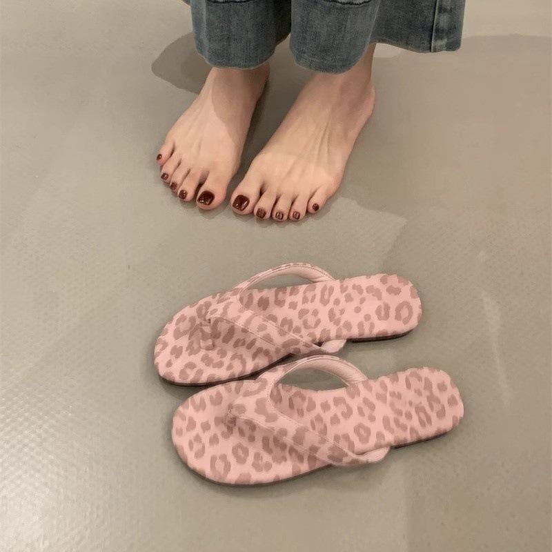 2025 Summer New Leopard Print Flat-bottomed Flip-flops Women's Simple Holiday Style Flat-heeled Cool Slippers Open-toed Slippers