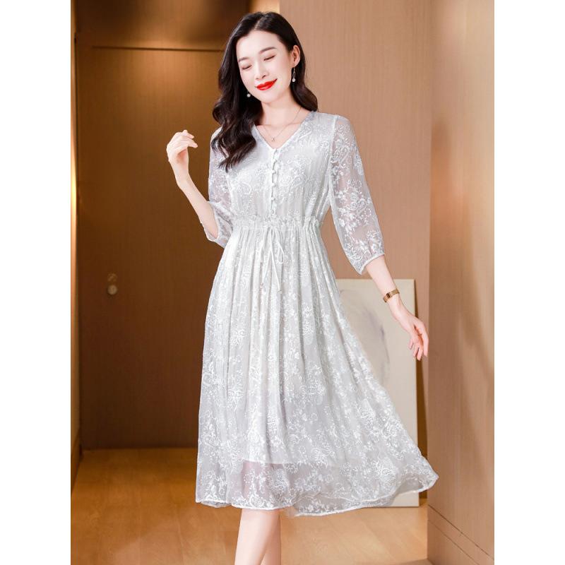 Summer New V-neck Silk Dress Embroidered Intellectual Fashion Mulberry Silk Dress Double Skirt