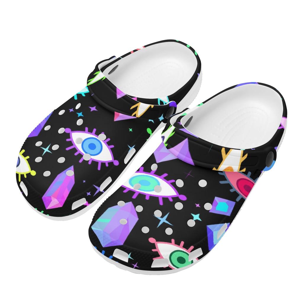 White EVA Clogs with Bright Heart Print, Lightweight Slip On Garden Shoes, Breathable Beach Sandals, Indoor Outdoor Slippers for Men Women
