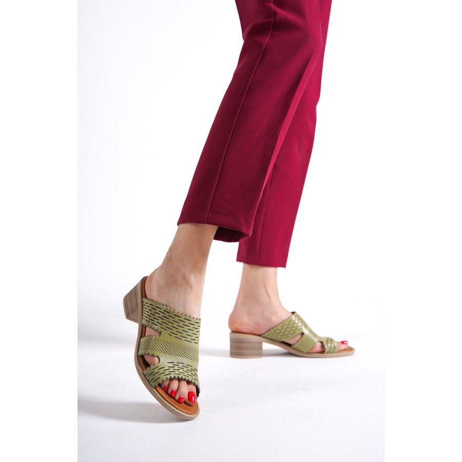 

Женские летние стильные тапочки из натуральной кожи на каблуке