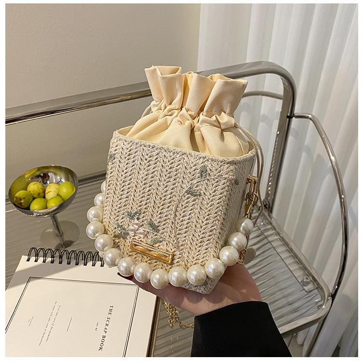 Pearl handbag women's 2025 new trendy small square bag fashion chain shoulder bag summer Internet celebrity woven bucket bag