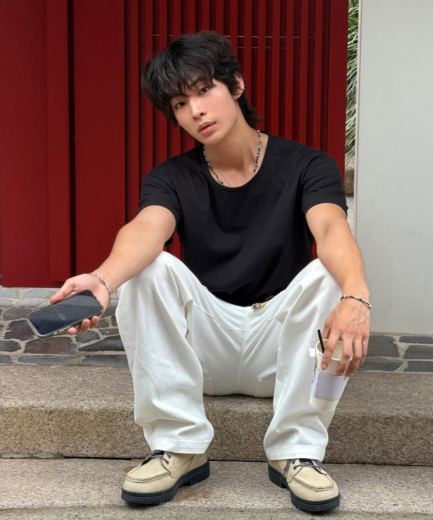 SIGNATURE Crop U-Neck Short Sleeve T-Shirt [Black]