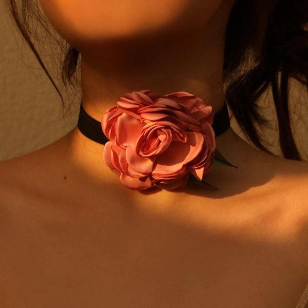 Temperament Romantisk Stor Rose Blomma Halsband Bred Svart Sammet Choker För Kvinnor Mode Hals Smycken Fest Present Hals Smycken