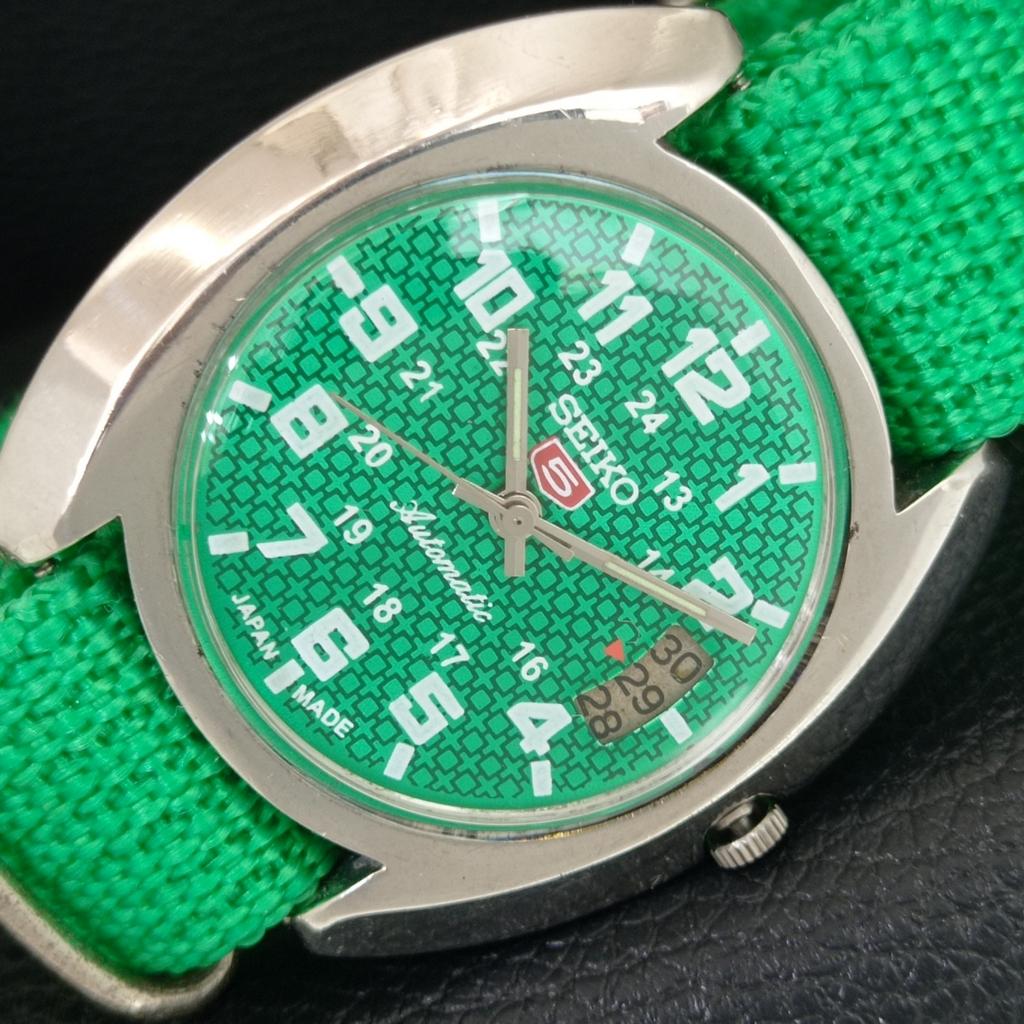 VINTAGE SEIKO 5 AUTOMATIC 7005A JAPAN MENS GREEN COLOR DIAL WATCH a709372-1