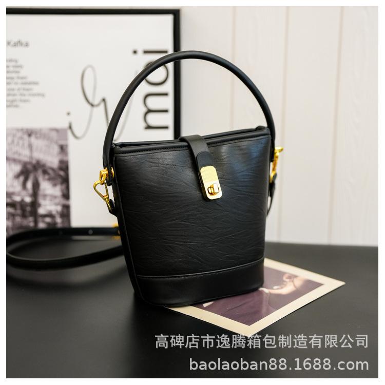 

Модная женская сумка-ведро корейской версии, универсальная сумка-мессенджер, портативная сумка через подмышку, новинка 2024 года, женская сумка через плечо чёрный